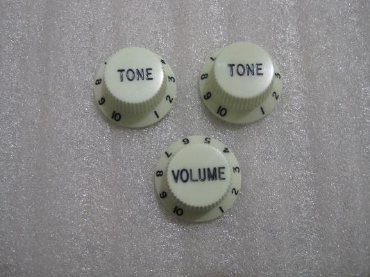 (N-13)  Mint Green Strat Knobs (3pcs.) 